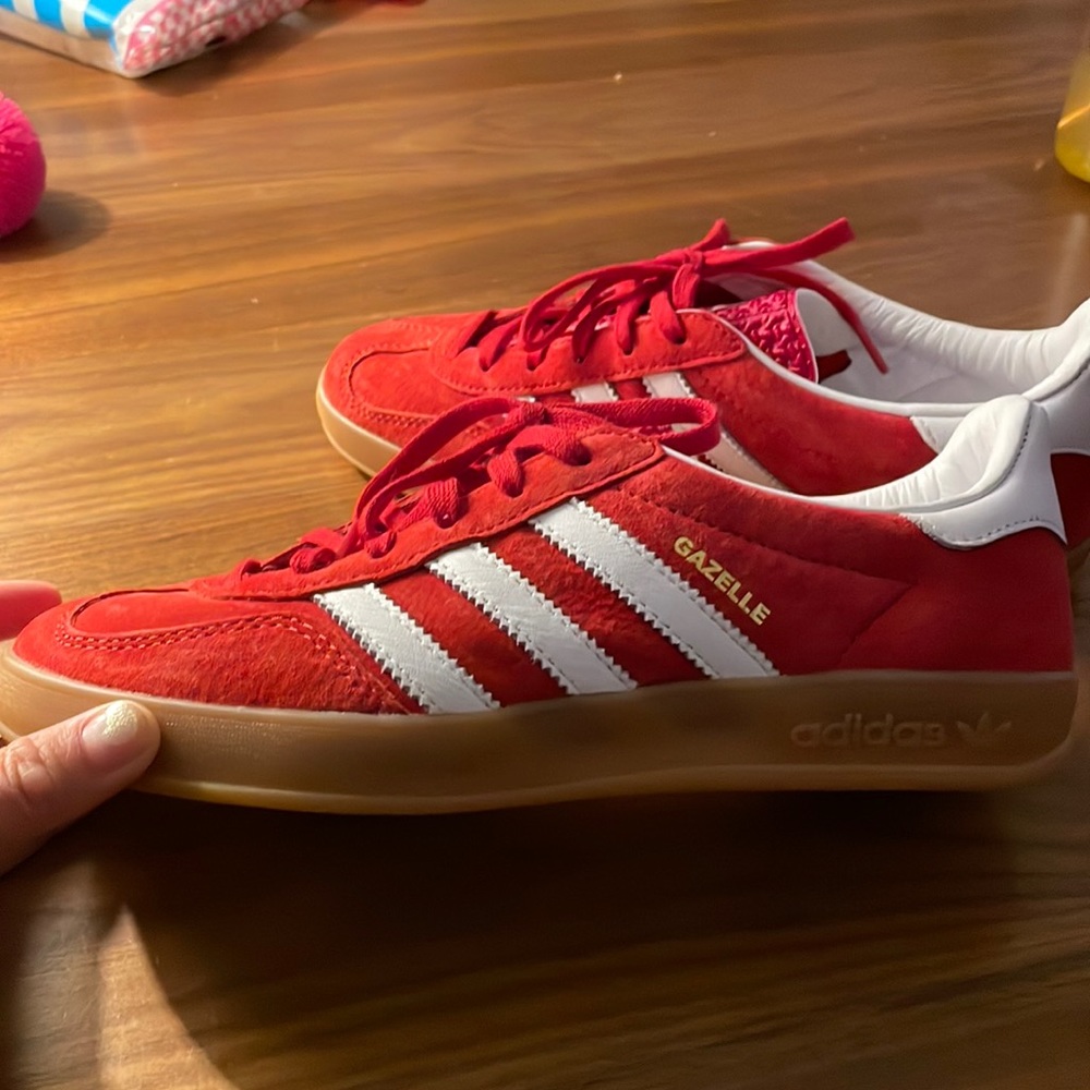 Adidas gazelle red